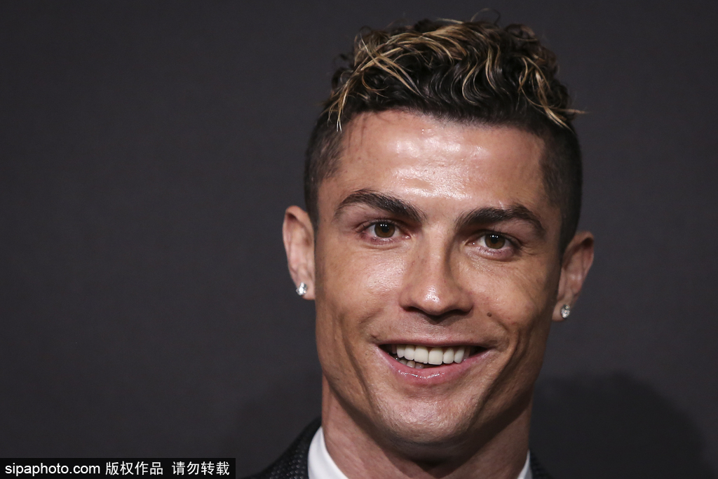 马来西亚羽毛球公开赛：中国选手在三个单项全员晋级16强